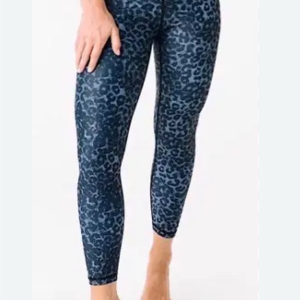 Zyia blue leopard leggings